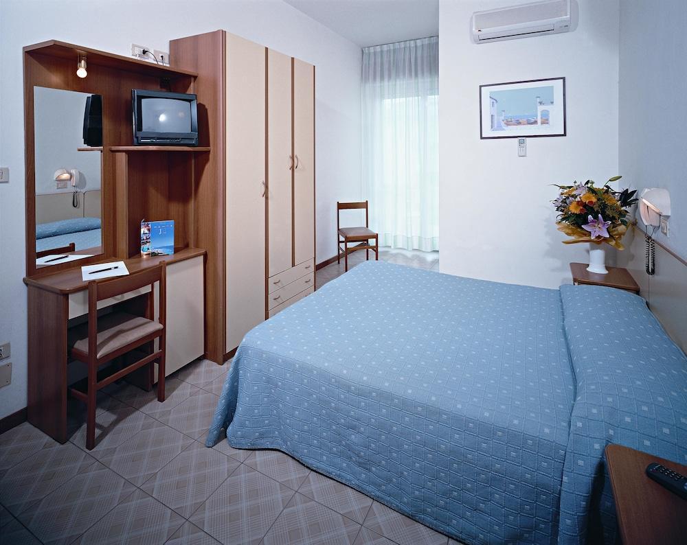 Hotel Madrid Rimini Exteriér fotografie