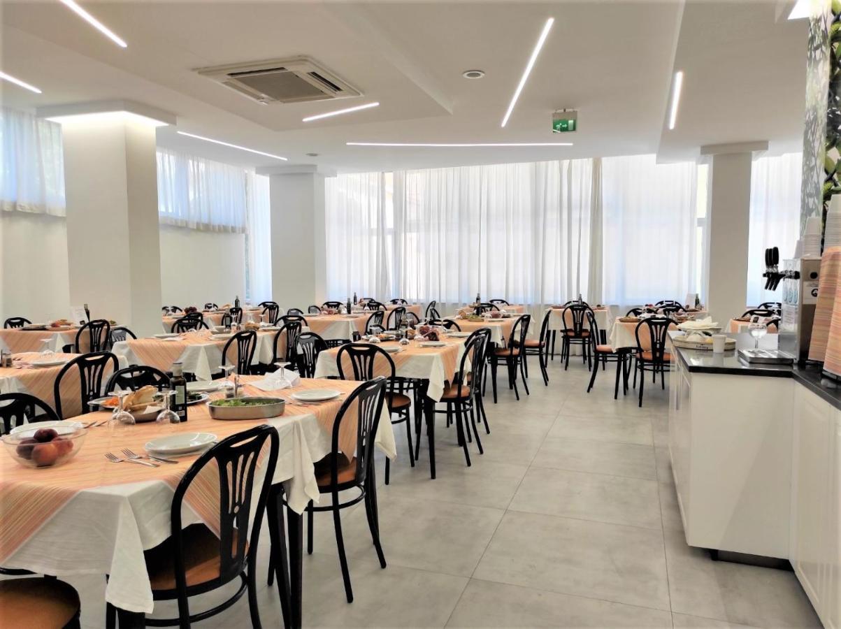 Hotel Madrid Rimini Exteriér fotografie